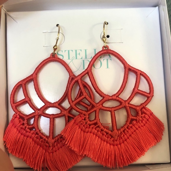 Stella & Dot Summer Statement Chandelier Earrings in Coral - Picture 1 of 8